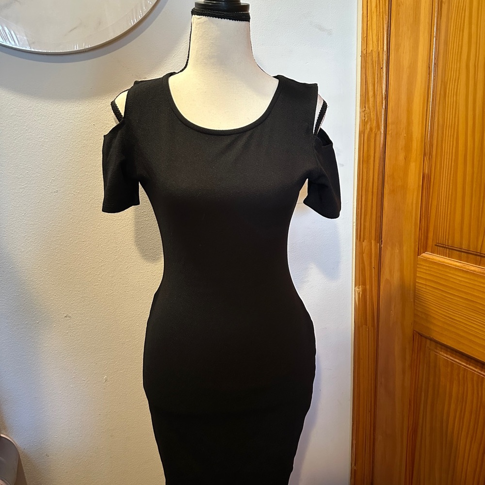Elegant Black Cold Shoulder Dress